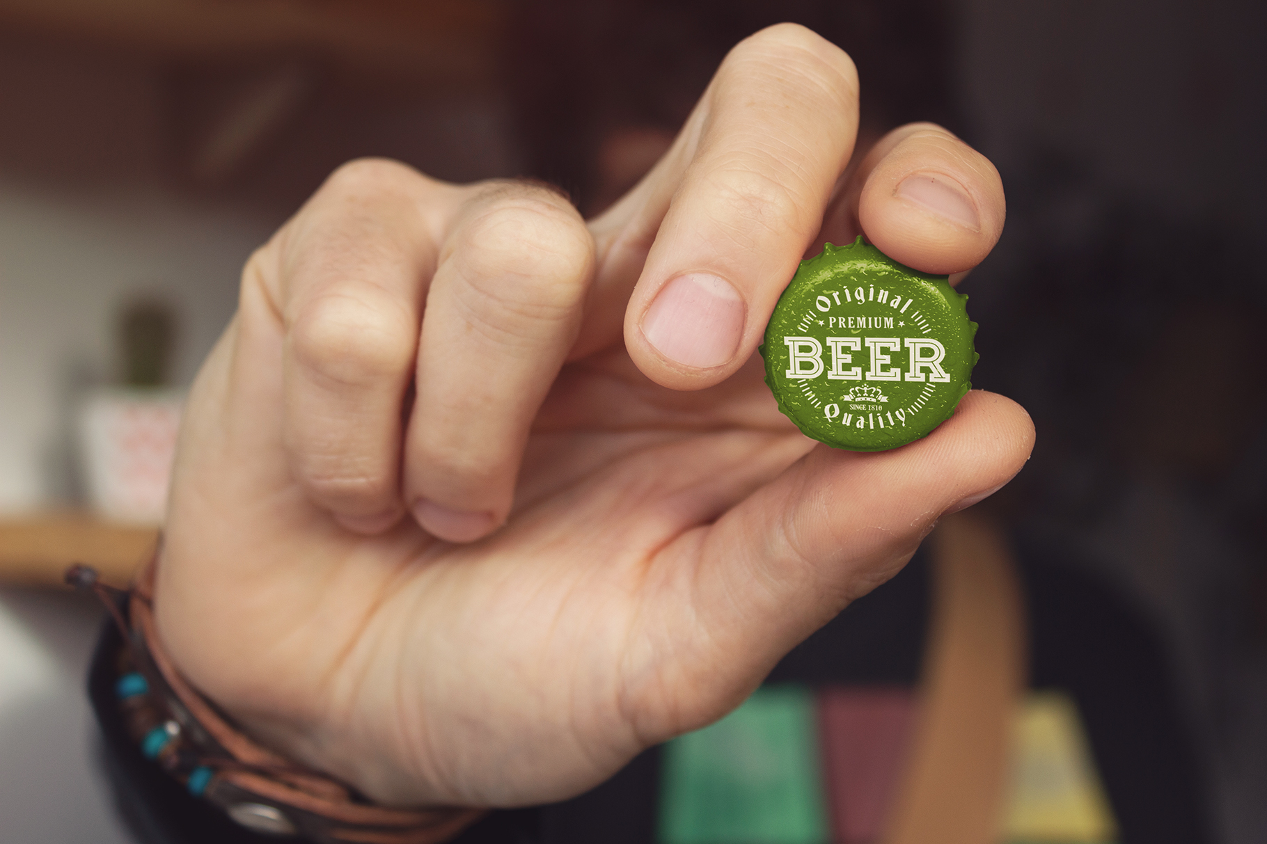 Freebies: Hand Front Beer Cap Mockup